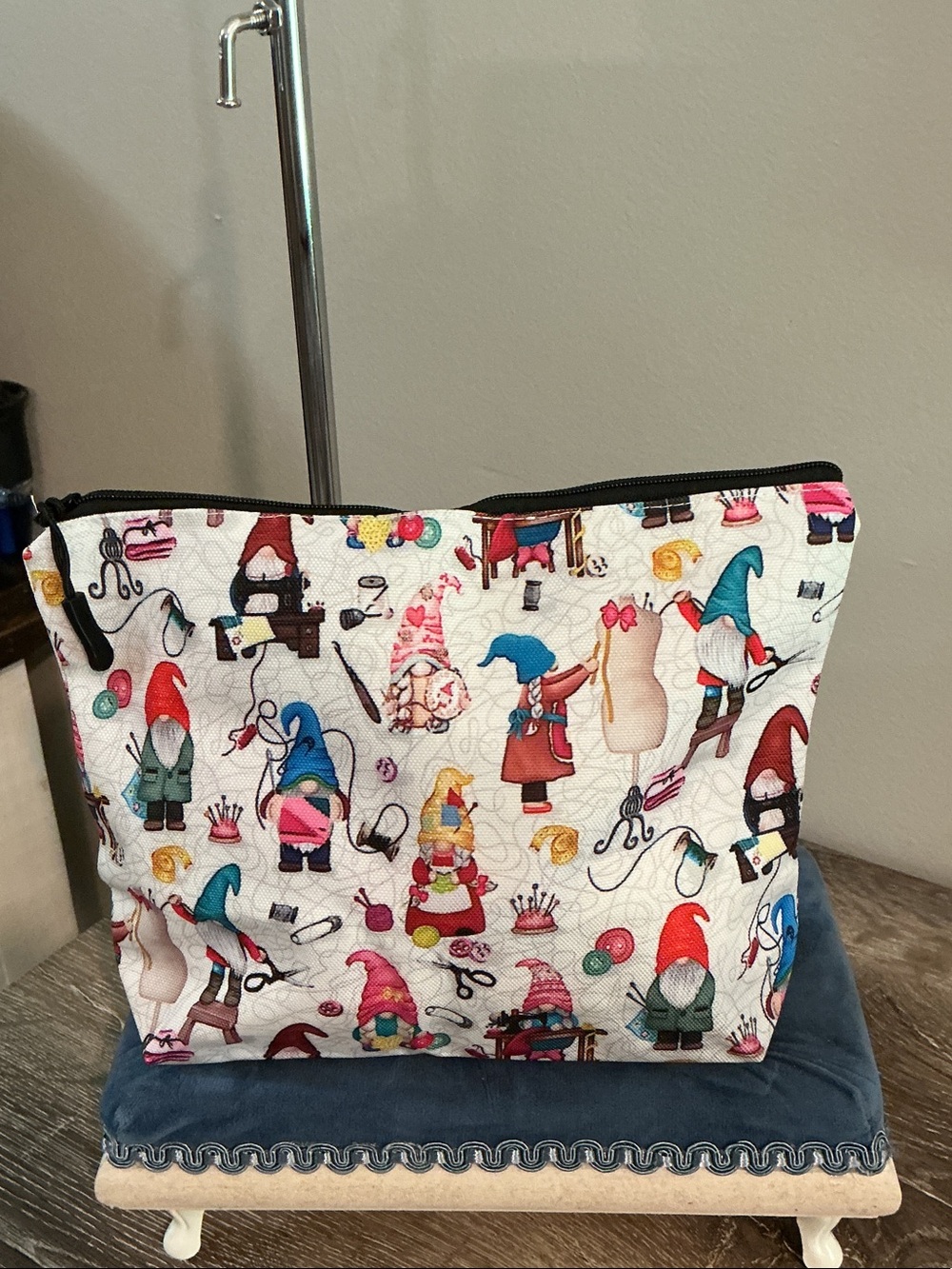 Gnome Sewing Dressmaker Dress Form Print Cosmetic Bag NEW 7x7x2 Zip Top - Picture 2 of 6